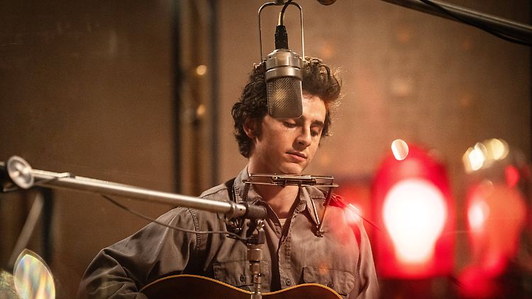Timothée Chalamet überzeugt in der Rolle des Bob Dylan nicht nur Filmkritiker, sondern auch den Musiker selbst.