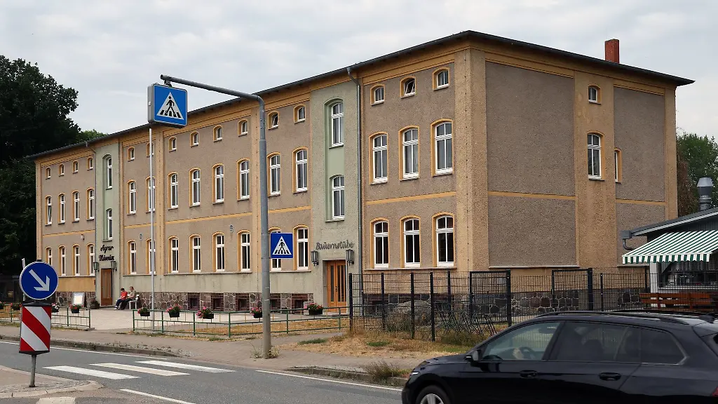 Die-Schnitterkaserne-im-Agroneum-die-1904-fuer-auslaendische-Saisonarbeiter-aus-Polen-und-der-Ukraine-errichtet-wurde