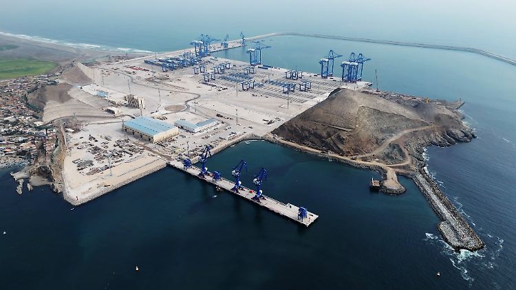Den Hafen von Chancay an Perus Küste baut China für Milliarden aus, um Südamerika logistisch zu erschließen.