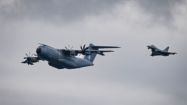 Der A400M und der Eurofighter gehören zu der Rüstungssparte bei Airbus.