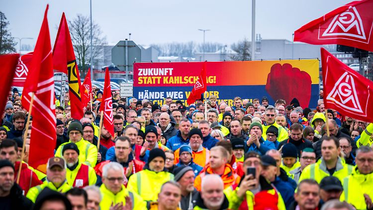 Bereits beim ersten Warnstreik legten Zehntausende die Arbeit nieder. 