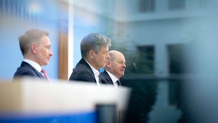 Bundeskanzler Olaf Scholz entließ Finanzminister Christian Lindner und setzt nun vorübergehend auf eine Minderheitsregierung mit Robert Habeck.