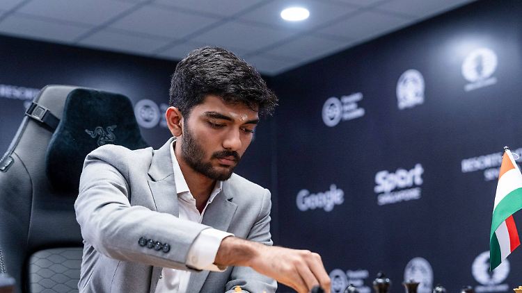 Dommaraju Gukesh und Ding Liren spielen derzeit auf Augenhöhe.