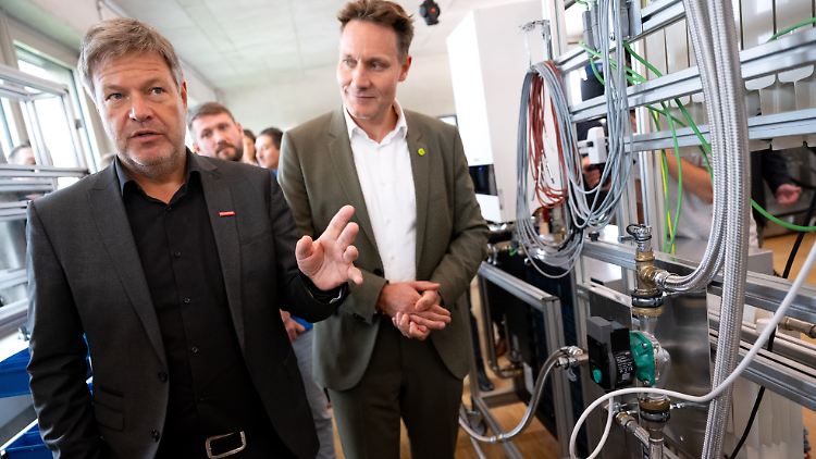 Robert Habeck bei einem Besuch des Wärmepumpencampus in München im September. 