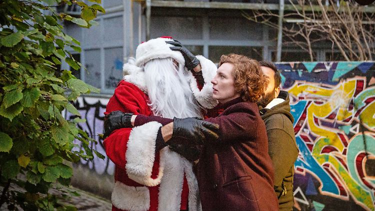 Im Bremer "Tatort" geht's auf Weihnachtsmannjagd.