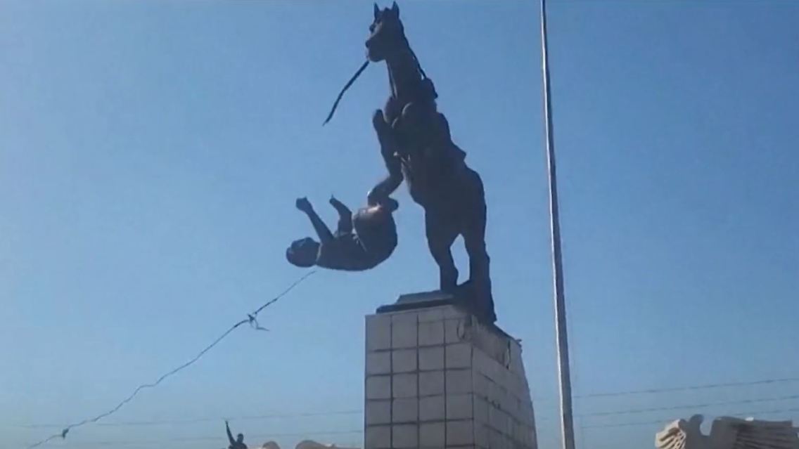 assad_statuen.JPG