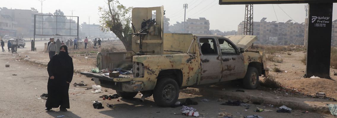 2024-12-06T135246Z_650254169_RC2KJBACUR6X_RTRMADP_3_SYRIA-SECURITY-HAMA.JPG