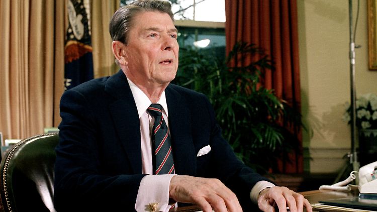 Ronald Reagan brachte den Amerikanern niedrige Steuern und ein riesengroßes Haushaltsdefizit (Archivbild vom vom 28.01.1986). 