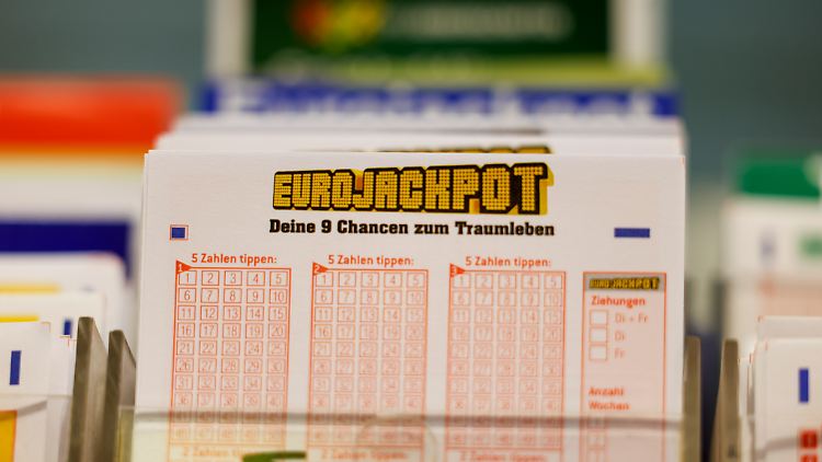 Fünf Richtige und die beiden Zusatzzahlen sind nötig, um den Jackpot zu knacken.