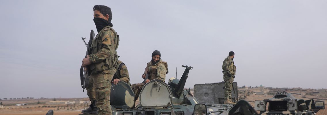 2024-12-07T131339Z_370503399_RC28KBAS4GP5_RTRMADP_3_SYRIA-SECURITY.JPG