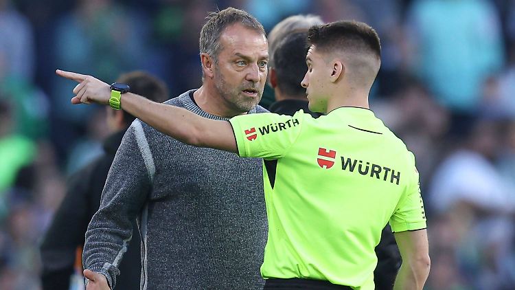 Da lang geht's auf die Tribüne.