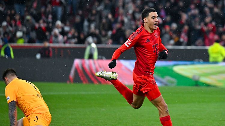 Jamal Musiala fühlt sich wohl beim FC Bayern.