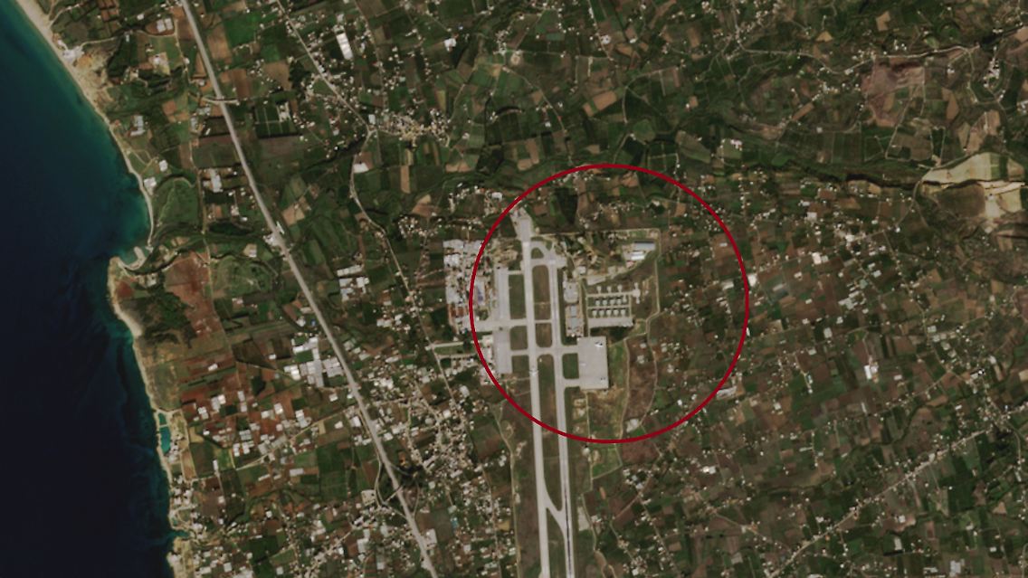 Der russische Stützpunkt Hmeimim am Flughafen "Basil al-Assad" in der Region Latakia im Westen Syriens.