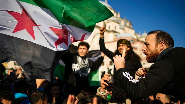 Auch in Istanbul jubeln Syrer über das Ende Assads. Der türkische Präsident Erdogan gehört zu den großen Gewinnern des Machtwechsels in Syrien.