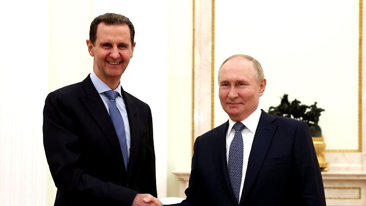 Wladimir Putin wird sich dem Kreml zufolge nicht zum Sturz seines Verbündeten äußern. 
