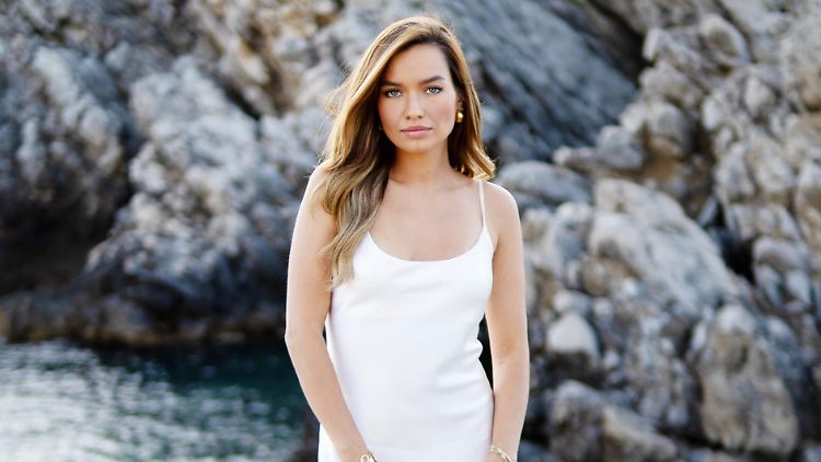 2021 buhlte Karina Wagner noch um die Rosen von Bachelor Niko Griesert, jetzt steht die 28-Jährige selbst im Mittelpunkt.
