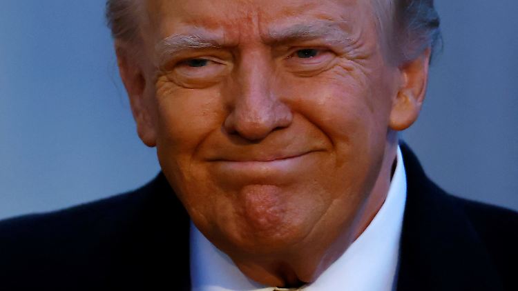 Im Wahlkampf hatte Trump die Biden-Regierung für hohe Teuerungsraten verantwortlich gemacht. Einen Preisanstieg durch Zölle würde er aber in Kauf nehmen.  