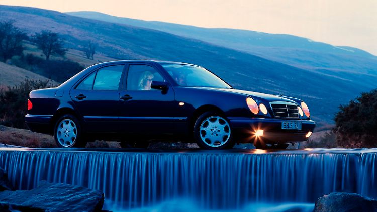 Vier Augen für Deutschlands feinstes Taxi: Die Mercedes E-Klasse reüssierte in der Businessclass mit einem neuen Frontdesign.