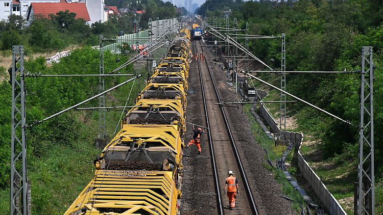 Die Riedbahn ist der erste von 41 Schienenkorridoren, die in den kommenden Jahren saniert und modernisiert werden sollen.