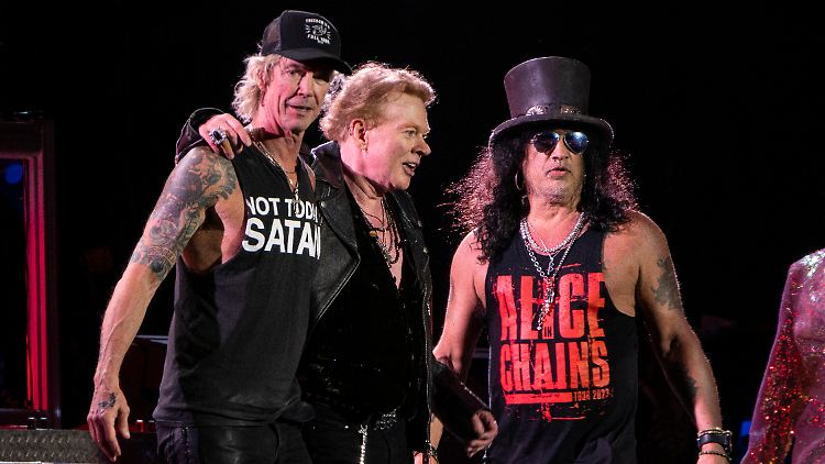Duff McKagan, Axl Rose und Slash (v.l.n.r.) sind etwas in die Jahre gekommen, aber sie rocken noch immer.