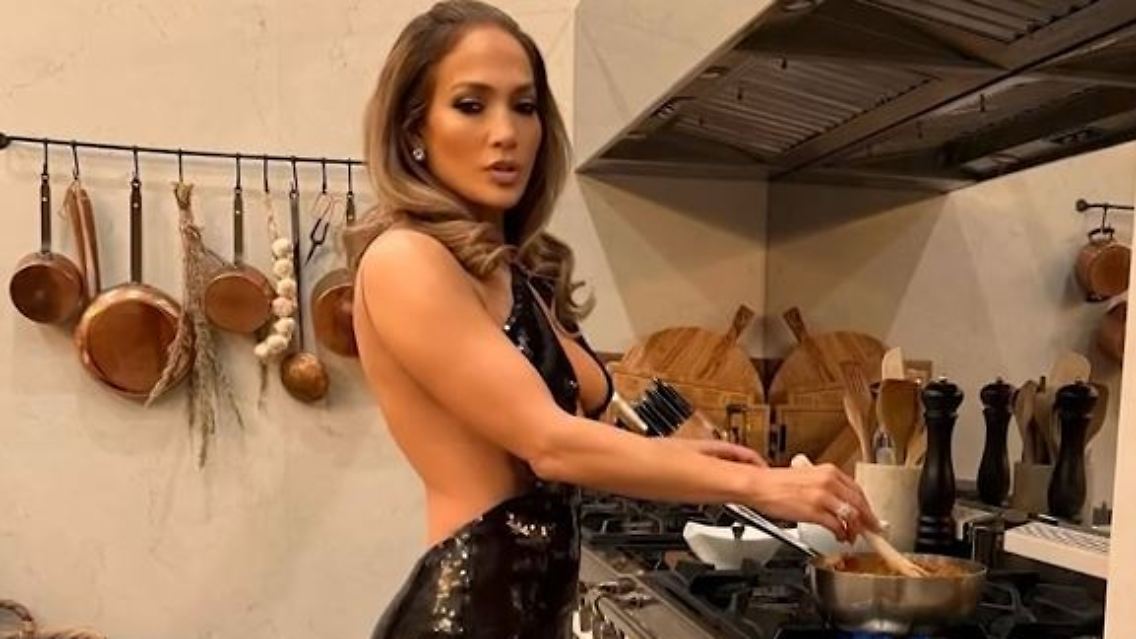 jlo.JPG