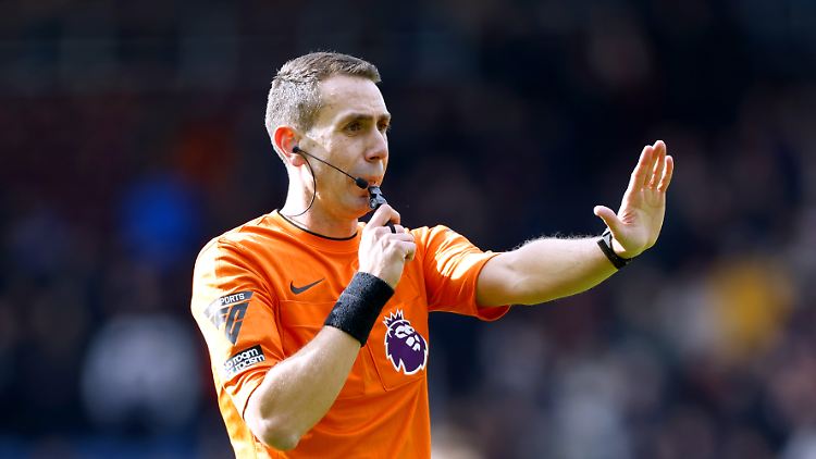 Pfeift künftig nicht mehr in der Premier League: David Coote.