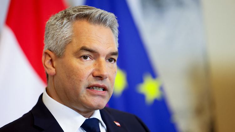100.000 Syrer hat Österreich aufgenommen - Nehammer sieht nun eine veränderte Gesamtsituation.