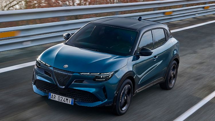 Der Alfa Romeo Junior Ibrida ist kein Vollhybrid, sondern hat ein Antriebssystem mit 48-Volt-Technik.