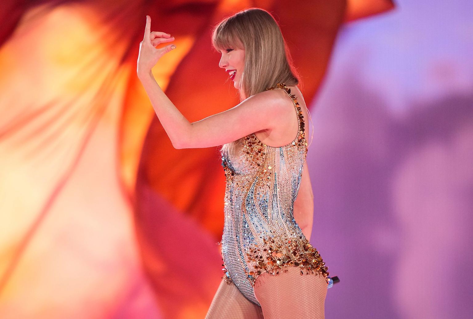 Auch 2024 führt Taylor Swift wieder nahezu alle Jahres-Rankings an: Mit der "The Eras"-Tour und dem Album "The Tourtured Poets Department" ...