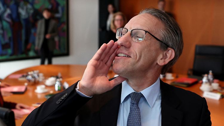 Jörg Kukies hat gute Kunde über den Zustand der deutschen Finanzen.