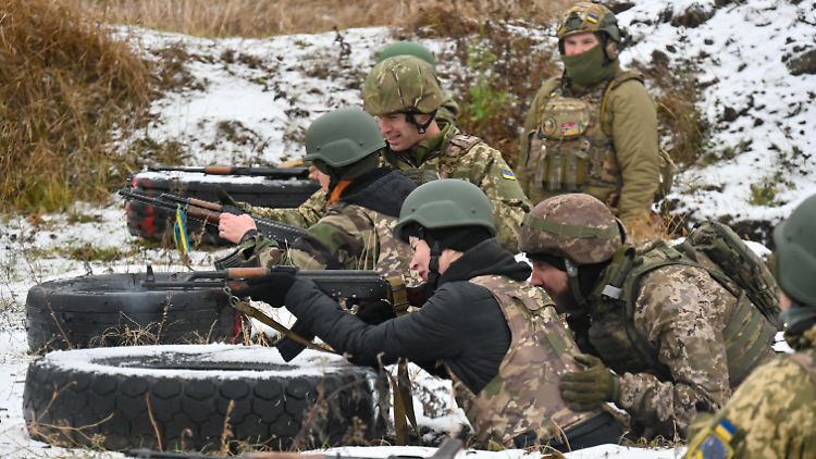 Die USA wollen, dass die Ukraine auch jüngere Menschen zum Wehrdienst einzieht.
