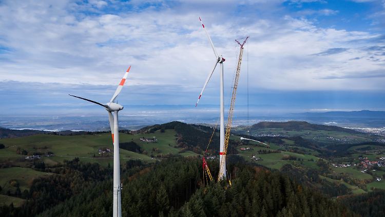 Nur wenige neue Windräder sind im vergangenen Jahr ans Netz gegangen. Ministerpräsident Kretschmann gibt sich dennoch zuversichtlich. (Archivbild)