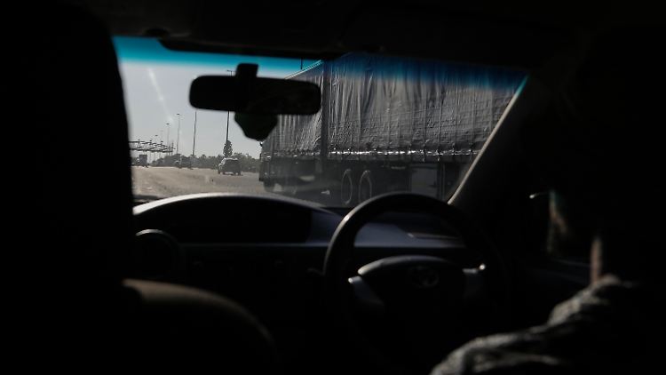 Nach Angaben des Verkehrsunfallfonds kommen in Südafrika zwischen Anfang Dezember und dem 11. Januar durchschnittlich mehr als 1500 Menschen bei Verkehrsunfällen ums Leben.