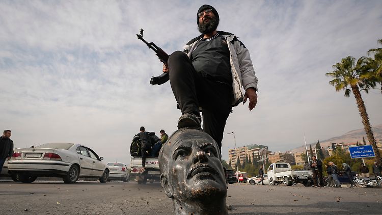 Kämpfer unter Führung der HTS haben am Wochenende Damaskus erobert und den langjährigen Machthaber Baschar al-Assad gestürzt.