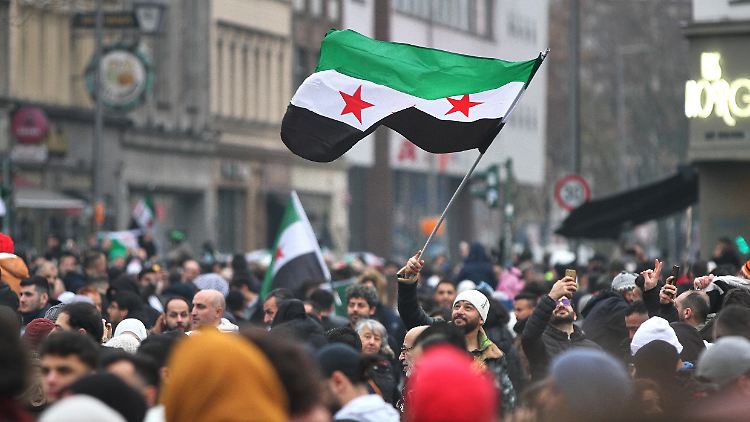 Wie in vielen anderen deutschen Städten feierten in Berlin-Kreuzberg nach Deutschland geflüchtete Syrer den Sturz von al-Assad.