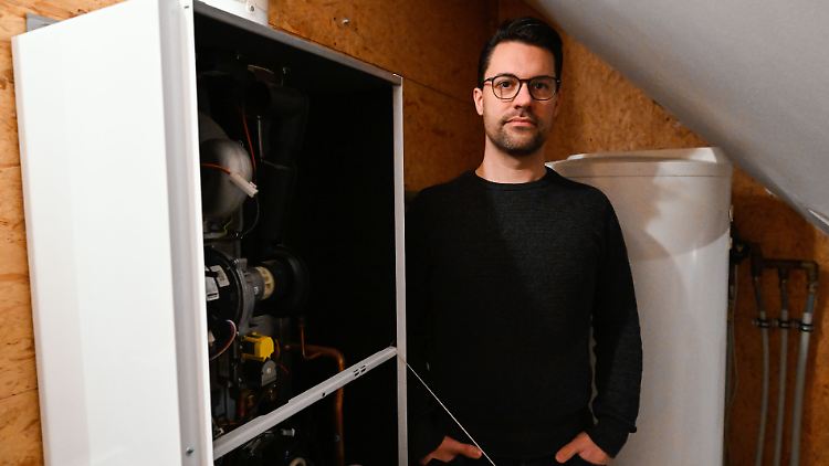 Familienvater und Eigenheimbesitzer Christian Brosch rechnet - nach Abzug aller Fördermöglichkeiten - mit Kosten von rund 20.000 Euro, um seine Gasheizung loszuwerden. 