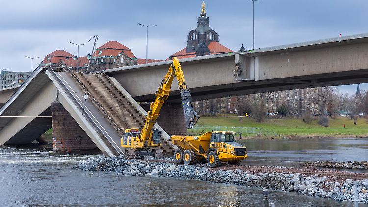 Die Carolabrücke muss neu errichtet werden.