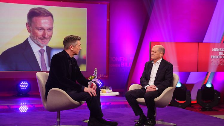 Bundeskanzler Olaf Scholz im Gespräch mit Steffen Hallaschka im großen "RTL-Jahresrückblick".