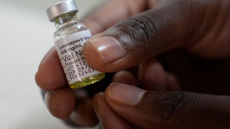 Der Hersteller Gilead plant, Lenacapavir als HIV-Schutz in vielen Ländern, auch in ärmeren Regionen, verfügbar zu machen.
