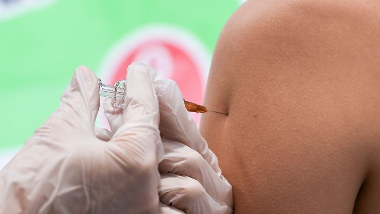 Zum Ende des ersten Lebensjahres sollten laut STIKO 95 Prozent der Kleinkinder einen vollständigen Impfschutz besitzen. 