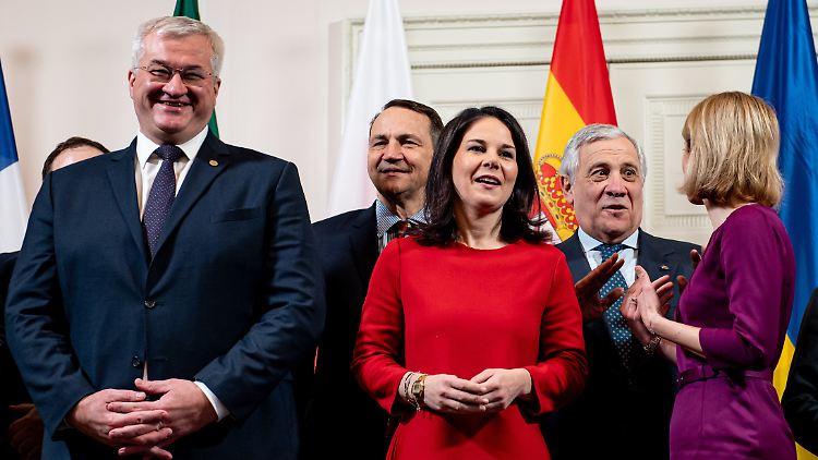 Andrij Sybiha, Außenminister der Ukraine, Polens Amtskollege Radoslaw Sikorski sowie Annalena Baerbock und Italiens Außenminister Antonio Tajani treffen in Berlin auf die EU-Außenbeauftragte Kaja Kallas.