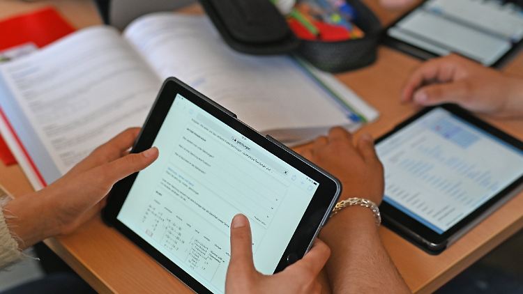 Tablets, Laptops oder auch digitale Tafeln werden mit den Geldern aus dem Digitalpakt finanziert. 