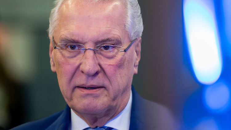 Bayerns Innenminister Herrmann (CDU): "Wir sind auf ein gesundes Maß an Einwanderung angewiesen, um die Wirtschaft zu stärken und unser Sozialsystem zu festigen." (Archivbild)