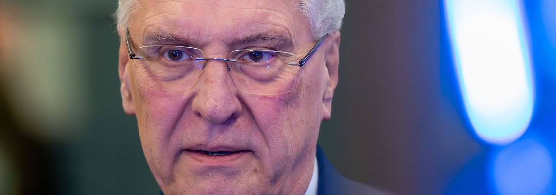 Bayerns Innenminister Herrmann (CDU): "Wir sind auf ein gesundes Maß an Einwanderung angewiesen, um die Wirtschaft zu stärken und unser Sozialsystem zu festigen." (Archivbild)