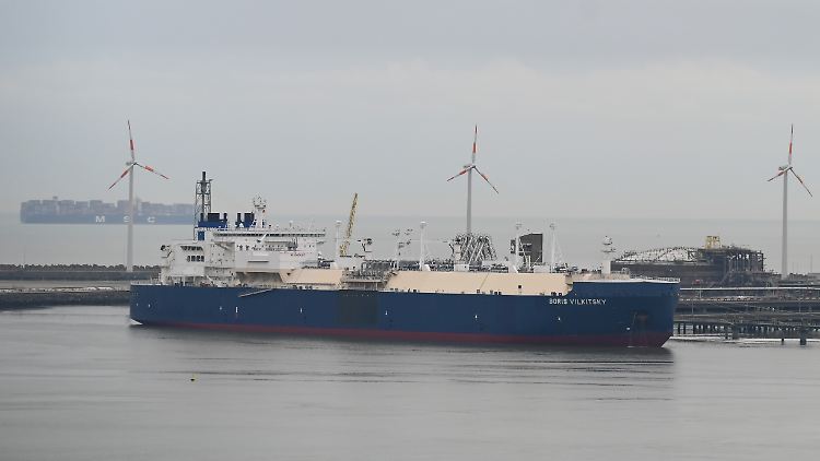 Der LNG-Tanker "Boris Vilkitsky" im vergangenen März im belgischen Zeebrugge. Das Schiff hat vor kurzem mutmaßlich neues Flüssiggas in Russland geladen.