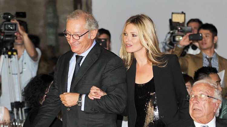 2012 läuft Isak Andic Arm in Arm mit Supermodel Kate Moss über den roten Teppich der Mango Awards in Barcelona.