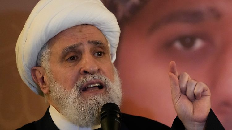 Die Hisbollah hat nicht nur mit Naems Kassems Vorgänger Hassan Nasrallah ihren langjährigen Chef und einen Großteil ihrer Führungsriege verloren, sondern mit dem gestürzten syrischen Regime einen extrem wichtigen Unterstützer im Nachbarland. 