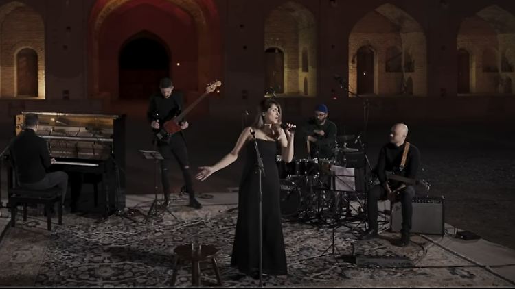 Obwohl das Konzert ohne Publikum stattfand, nahm die iranische Justiz Anstoß an dem Auftritt ohne Kopftuch. 