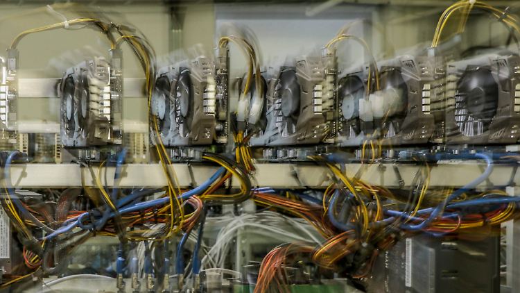 Iranische Energieversorger suchen mit hohen Belohnungen nach illegalen Bitcoin-Farmen.  