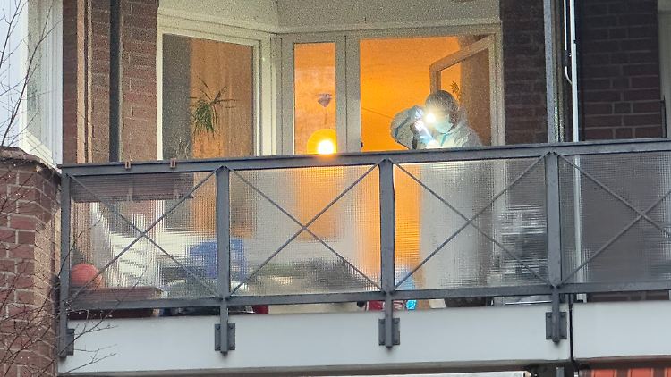 In dieser Hamburger Wohnung fanden Polizisten die Leiche der 50-jährigen Frau.